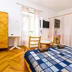 Apartment And Rooms Angela Apartman *