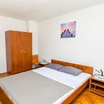 Apartment And Rooms Angela Vela Luka