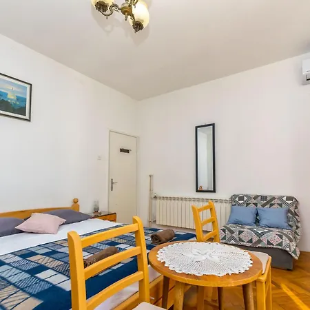 Апартаменты And Angela