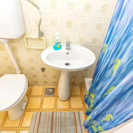 Апартаменты And Angela