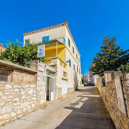 Apartment And Rooms Angela * Vela Luka